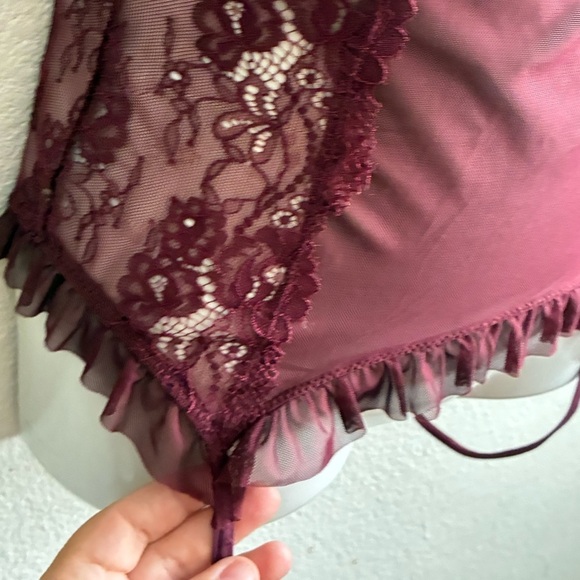 Rene Rofe Grand Finale  Ruffle Burgundy Lace M/L - Picture 5 of 14